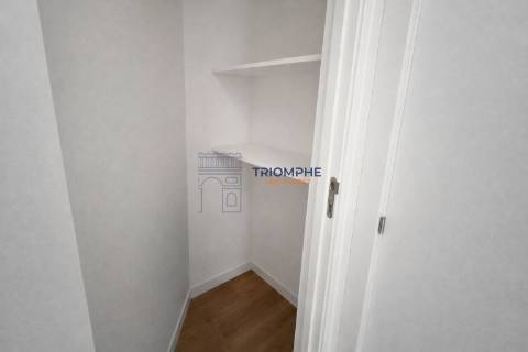 Apartamento T2 Totalmente Renovado com Arrecadação