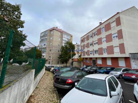 Apartamento T2 Totalmente Renovado com Arrecadação