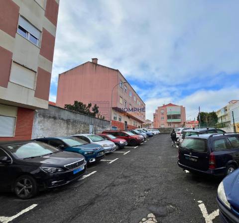 Apartamento T2 Totalmente Renovado com Arrecadação