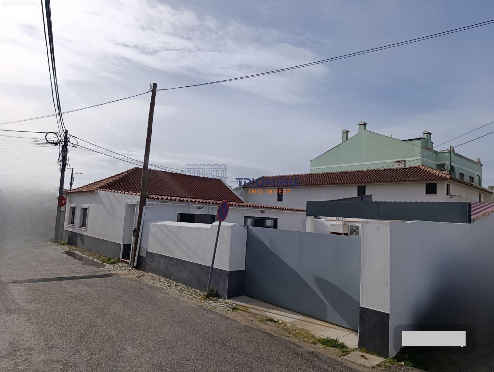 Moradia T3 em Alfeizerão com Páteo Privativo