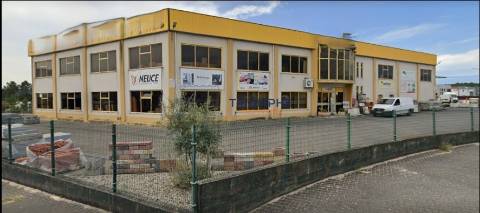 Venda de Armazém e Empresa em Plena Atividade