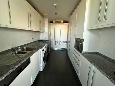 T2 Duplex - Vista Panorâmica, Estacionamento Duplo e Portaria 24h