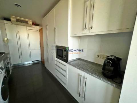 T2 Duplex - Vista Panorâmica, Estacionamento Duplo e Portaria 24h