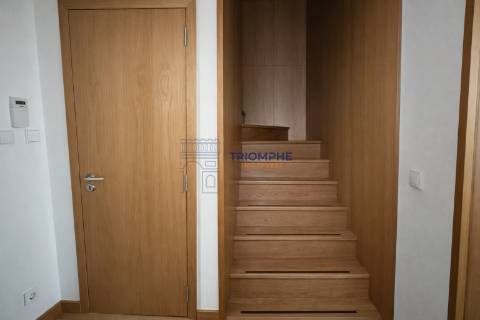 T2 Duplex - Vista Panorâmica, Estacionamento Duplo e Portaria 24h