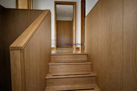 T2 Duplex - Vista Panorâmica, Estacionamento Duplo e Portaria 24h