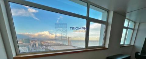 T2 Duplex - Vista Panorâmica, Estacionamento Duplo e Portaria 24h