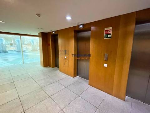 T2 Duplex - Vista Panorâmica, Estacionamento Duplo e Portaria 24h