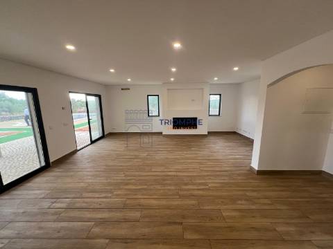 Moradia Isolada Piscina Terreno 5.000 m² Algoz