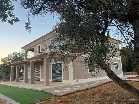 Moradia Isolada Piscina Terreno 5.000 m² Algoz