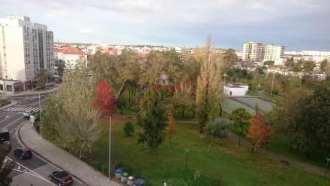 Edifício Comercial Arrendado  na Marinha Grande