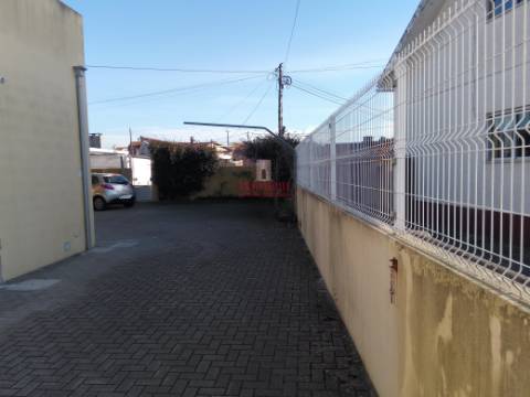 Edifício Comercial Arrendado  na Marinha Grande