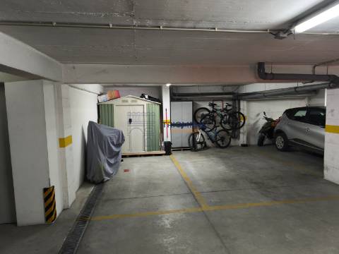 Apartamento T2  - Garagem - Tunes