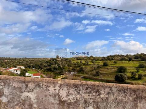 Moradia para reabilitar em Alcantarilha