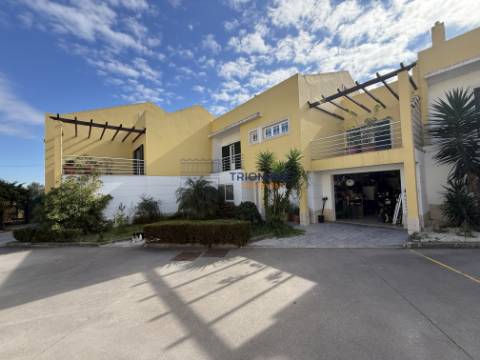 Moradia T4 Condomínio fechado - Piscina - Albarraque