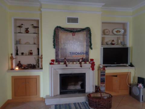 Moradia T4 com Piscina - Lapas - Torres Novas