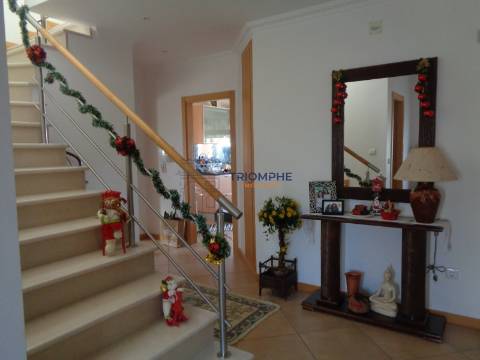 Moradia T4 com Piscina - Lapas - Torres Novas