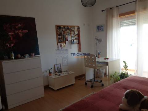 Moradia T4 com Piscina - Lapas - Torres Novas