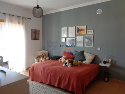 Moradia T4 com Piscina - Lapas - Torres Novas