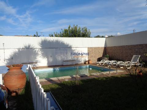 Moradia T4 com Piscina - Lapas - Torres Novas