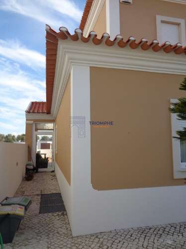 Moradia T4 com Piscina - Lapas - Torres Novas