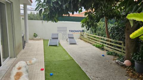 Moradia T2 logradouro Alcabideche,Cascais