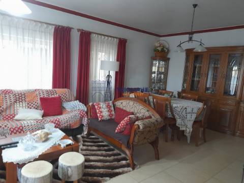 Moradia T3 com Jardim - Figueiró dos Vinhos 