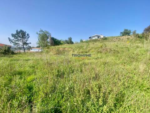 Terreno com Projeto Aprovado para 8 Moradias Geminadas T3 – Batalha