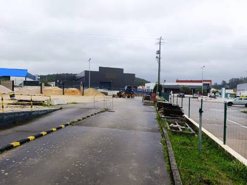 Armazém com Cais de Carga em Alcobaça