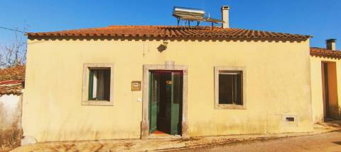 Moradia T2 + 1 com pequena Quinta, Alvorge, Ansião