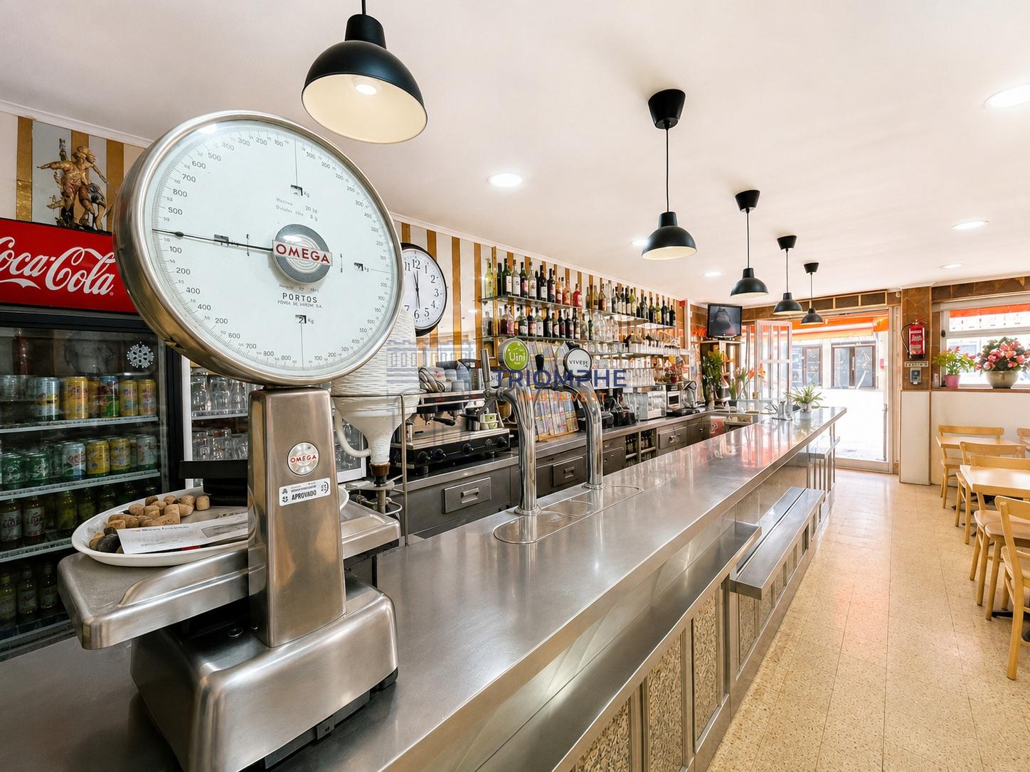 Espaço Comercial com Fração Habitacional na Amadora