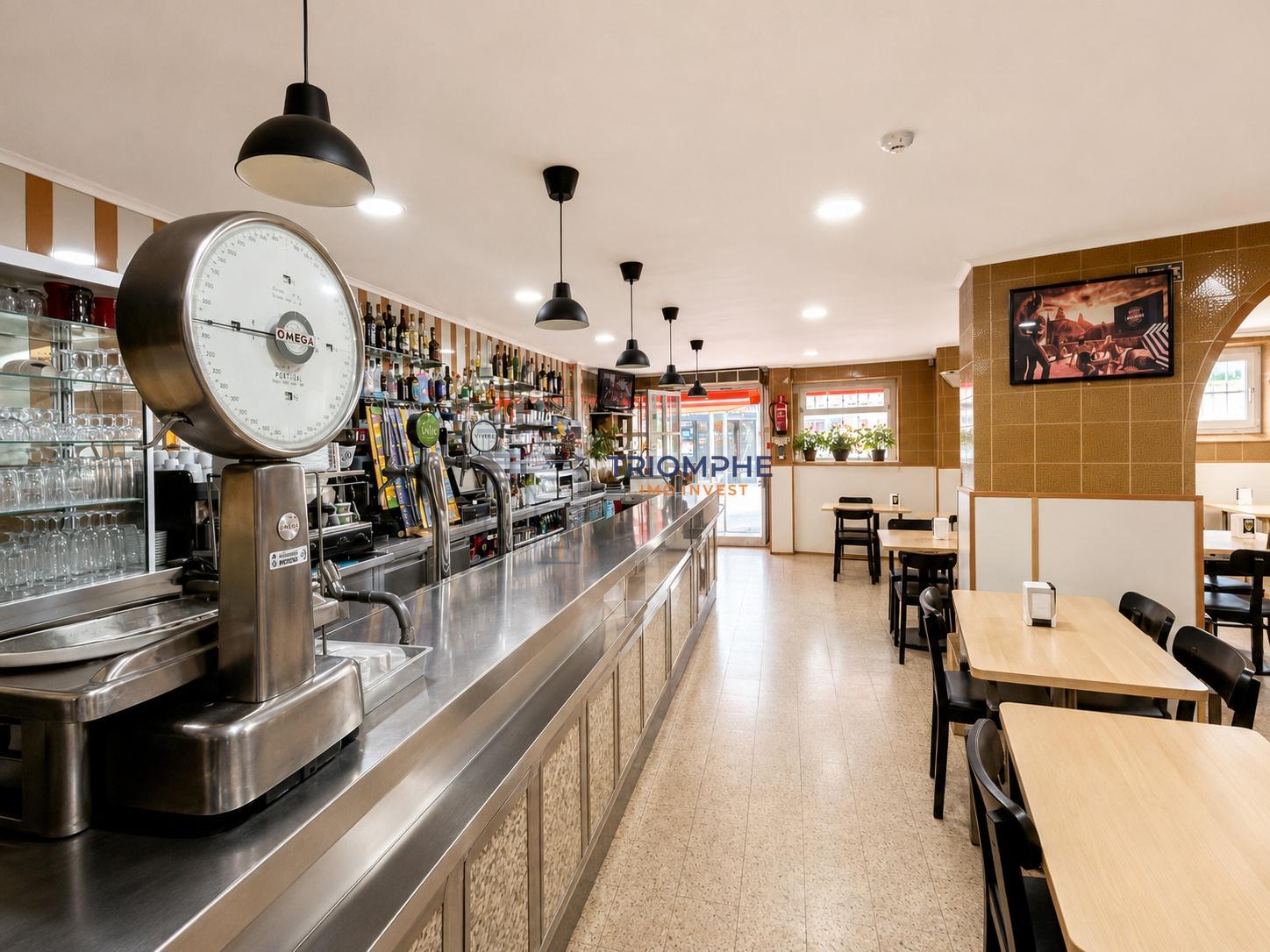 Espaço Comercial com Fração Habitacional na Amadora
