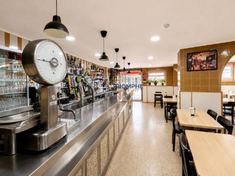 Espaço Comercial com Fração Habitacional na Amadora