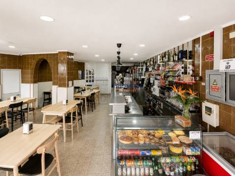 Espaço Comercial com Fração Habitacional na Amadora