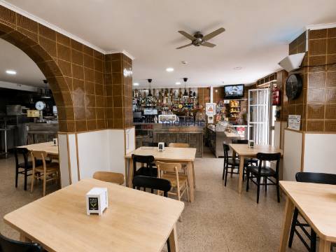 Espaço Comercial com Fração Habitacional na Amadora