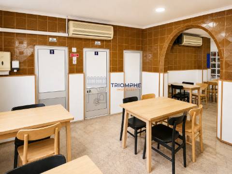 Espaço Comercial com Fração Habitacional na Amadora