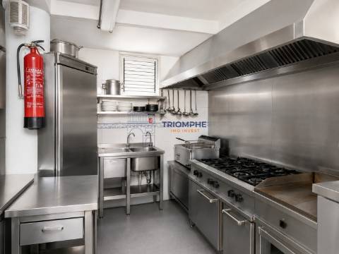 Espaço Comercial com Fração Habitacional na Amadora