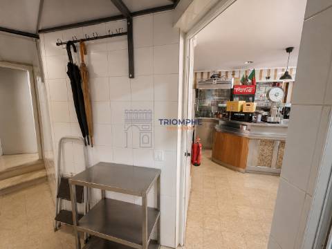 Espaço Comercial com Fração Habitacional na Amadora