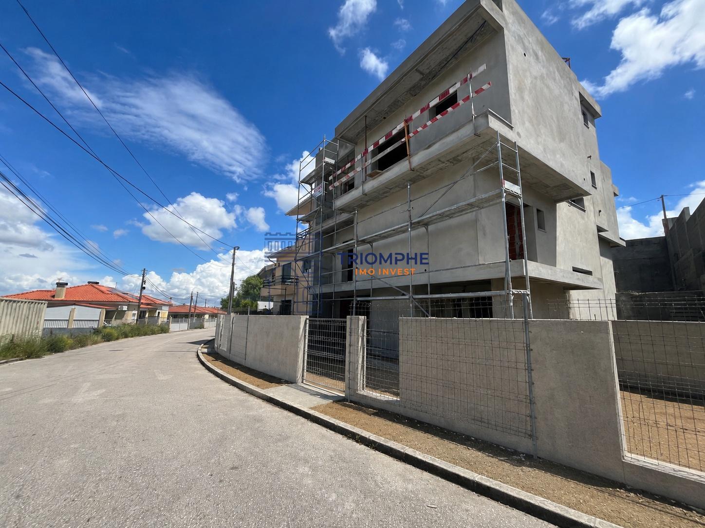 Moradia T5+2 com Piscina e Vista Rio em Santa Iria de Azoia