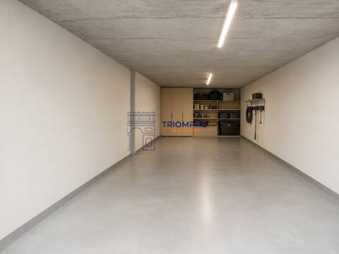 Moradia T5+2 com Piscina e Vista Rio em Santa Iria de Azoia