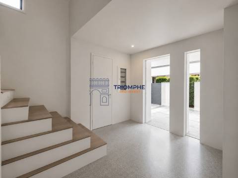 Moradia T5+2 com Piscina e Vista Rio em Santa Iria de Azoia