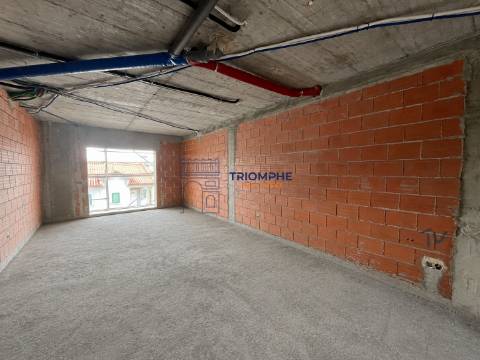 Moradia T5+2 com Piscina e Vista Rio em Santa Iria de Azoia
