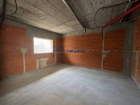 Moradia T5+2 com Piscina e Vista Rio em Santa Iria de Azoia