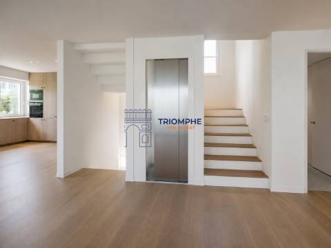 Moradia T5+2 com Piscina e Vista Rio em Santa Iria de Azoia