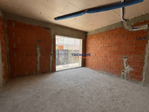 Moradia T5+2 com Piscina e Vista Rio em Santa Iria de Azoia