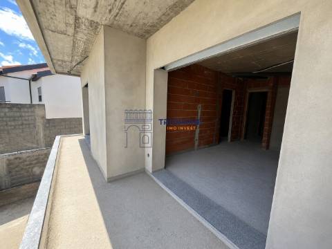 Moradia T5+2 com Piscina e Vista Rio em Santa Iria de Azoia