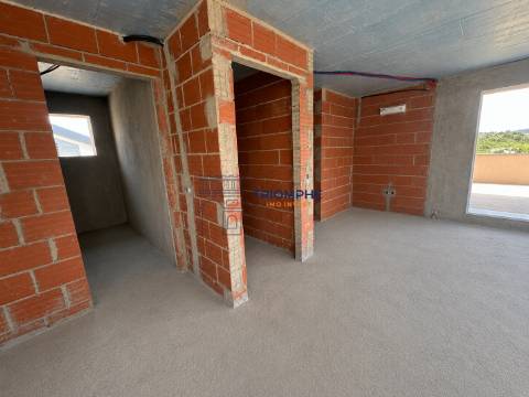 Moradia T5+2 com Piscina e Vista Rio em Santa Iria de Azoia
