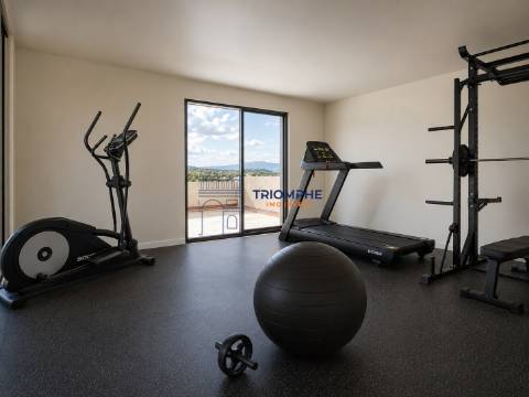 Moradia T5+2 com Piscina e Vista Rio em Santa Iria de Azoia