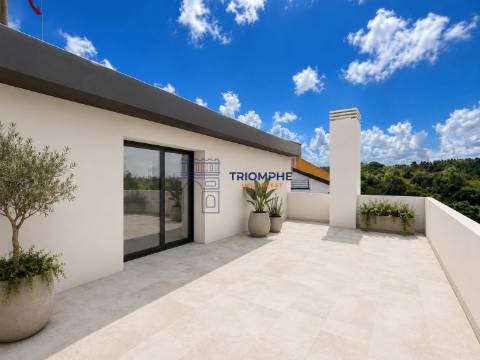 Moradia T5+2 com Piscina e Vista Rio em Santa Iria de Azoia