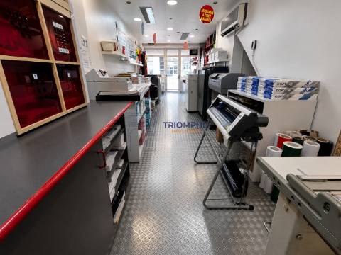 Loja Comercial com 201 m² no Centro de Algés