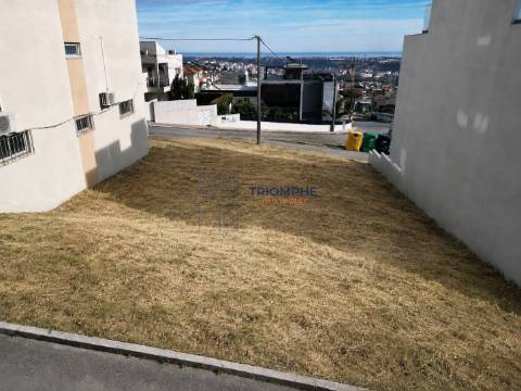 Terreno urbano - 305 m² em Odivelas - Vista Rio